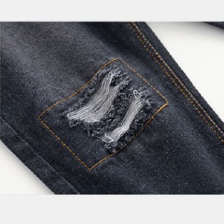 Quần jeans rách cho bé trai