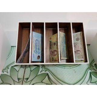 Hộp chia tiền 5 ngăn, để trong ngăn kéo bàn quầy tính tiền