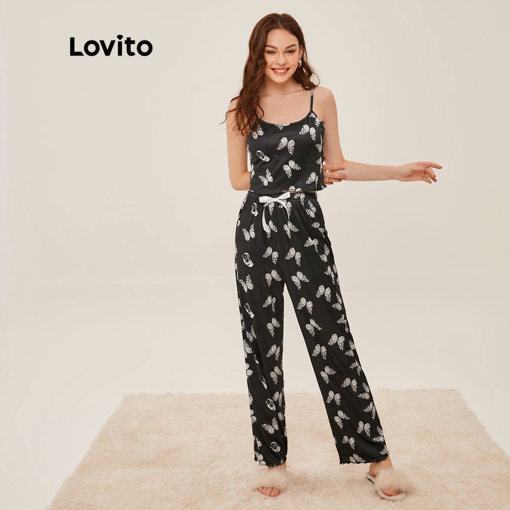 Lovito Bộ Đồ Ngủ Hai Dây Quần Dài Ống Suông Họa Tiết Bướm Màu Đen L20D452