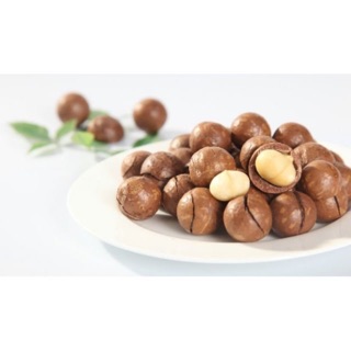 Hạt Macca Úc nứt vỏ cao cấp hũ 500g (kèm đồ tách vỏ)