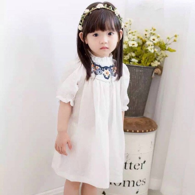 Đầm trắng thêu xuất xịn