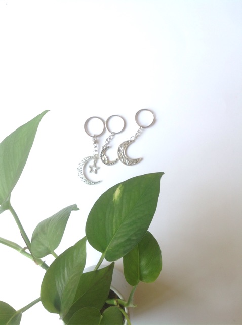 Móc khoá kim loại biểu tượng mặt trời, mặt trăng