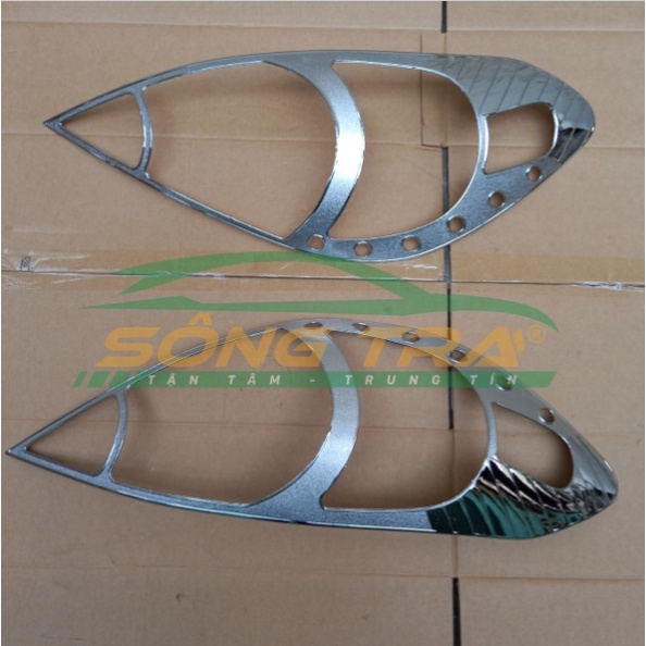 ỐP MẠ/ VIỀN MẠ ĐÈN PHA TOYOTA INNOVA 2009