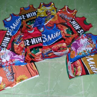 Đầm mì tôm cho bé.