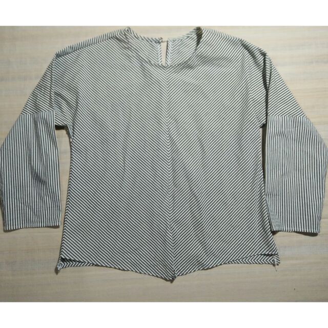 D13. Áo vải katê chất mỏng dáng ngắn size M nhỏ. Hàng thùng