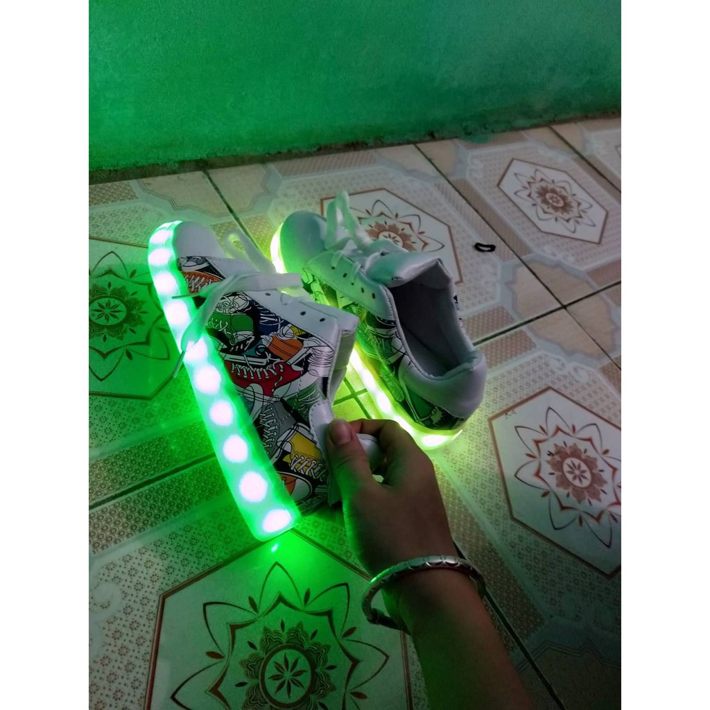 Giày Phát Sáng Họa Tiết graffiti gradient cực đẹp Phát Sáng 7 Màu 11 chế độ cực đẹp
