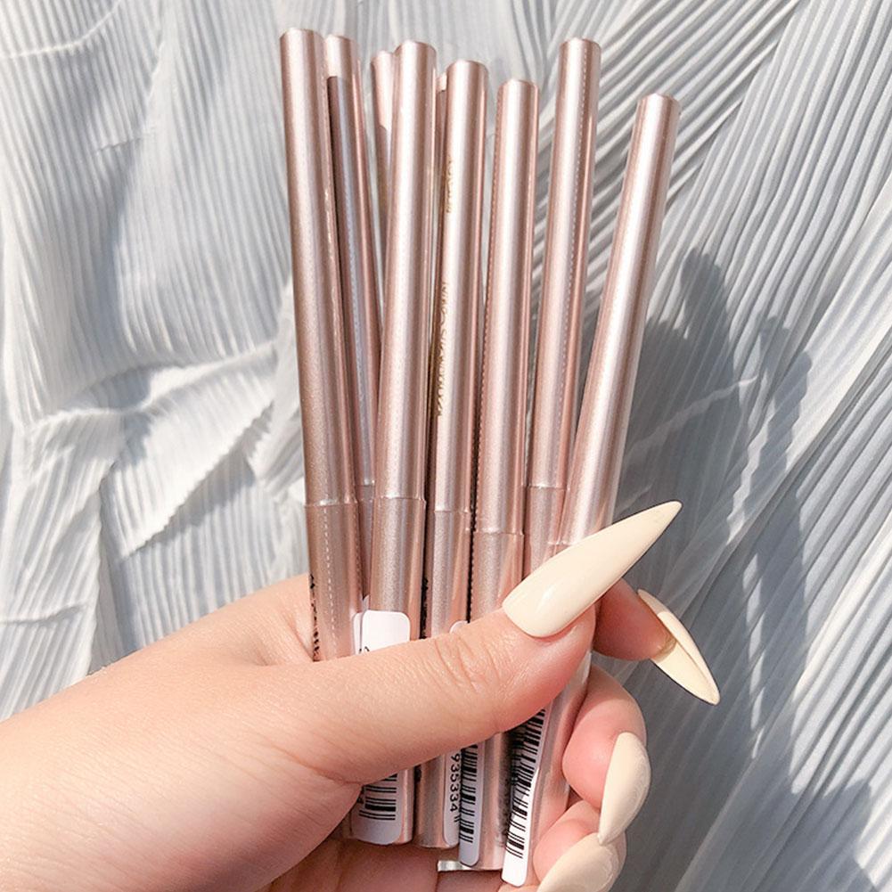 Bút nhũ bắt sáng dùng để trang điểm mắt hoặc bắt sáng cho khuôn mặt tiện dụng