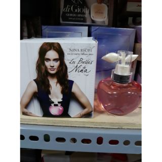 Nước hoa hình quả táo Nina Ricci.