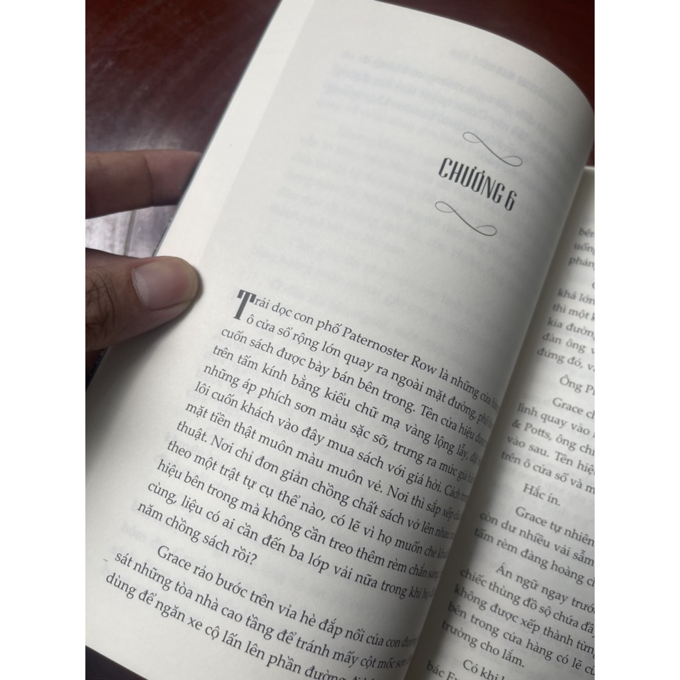 [Sách bán chạy nhất New York Times] HIỆU SÁCH CUỐI CÙNG Ở LONDON - Madeline Martin - Tân Việt – NXB Văn học – bìa mềm
