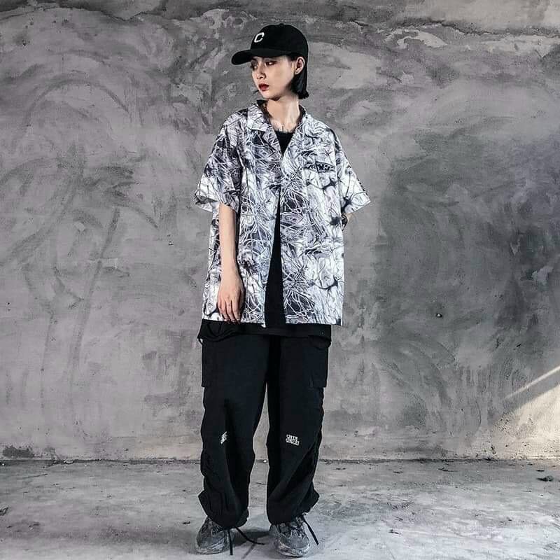 Áo sơ mi unisex chiffon tay ngắn in họa tiết sọc vằn