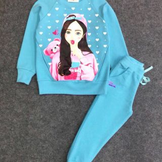 Bộ nỉ da cá bé gái hãng HT. Chất và phom rất đẹp ạ. Size 8-14t. Chất nỉ da cá 4c mềm dày dặn, co giãn.