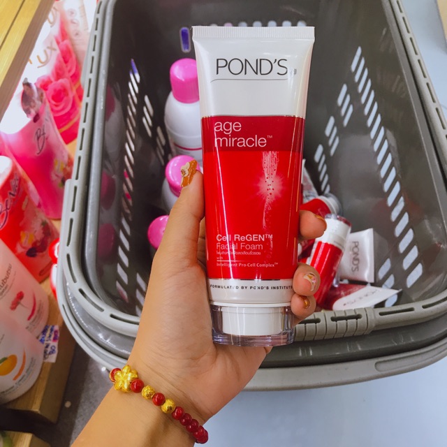 Sửa rửa mặt Pond's Thái Lan