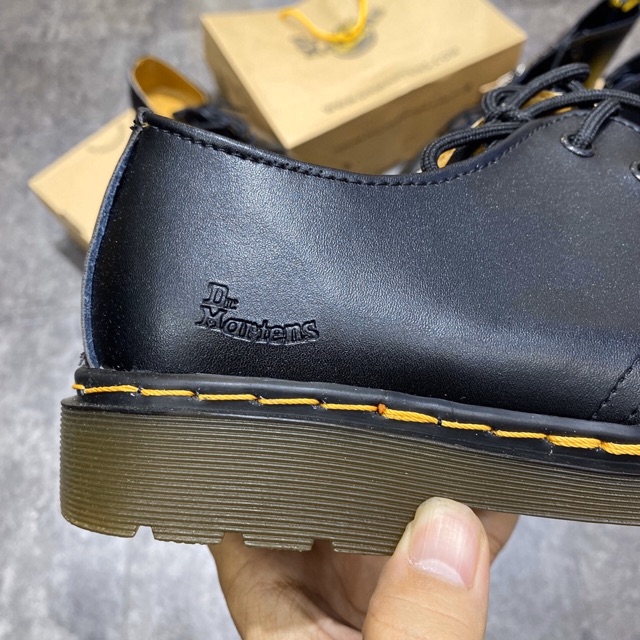 Giầy DR MARTEN ĐEN DA TRƠN SC [ FULL DÂY + BOX ]