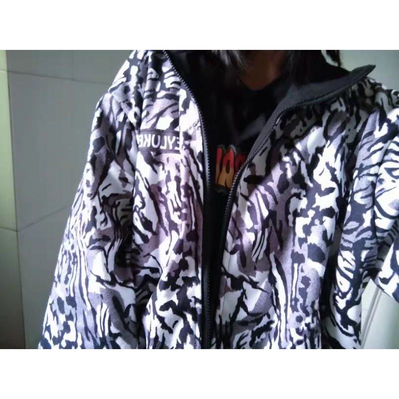 Áo khoác kaki trắng họa tiết camo kaki mặc được hai mặt