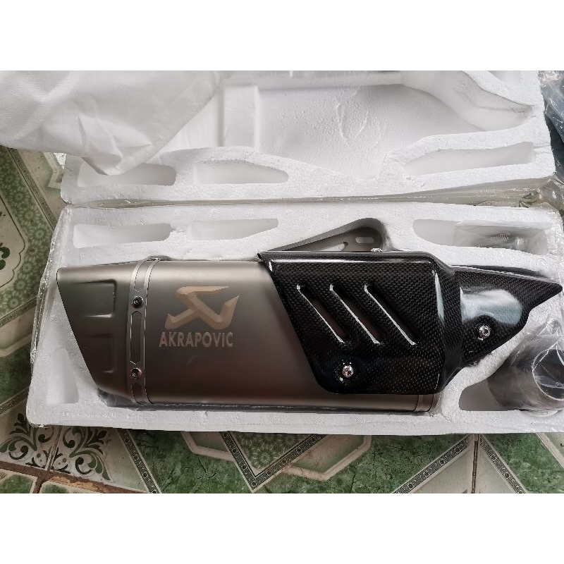 Pô Akrapovic R1 Titan Repica loại 1