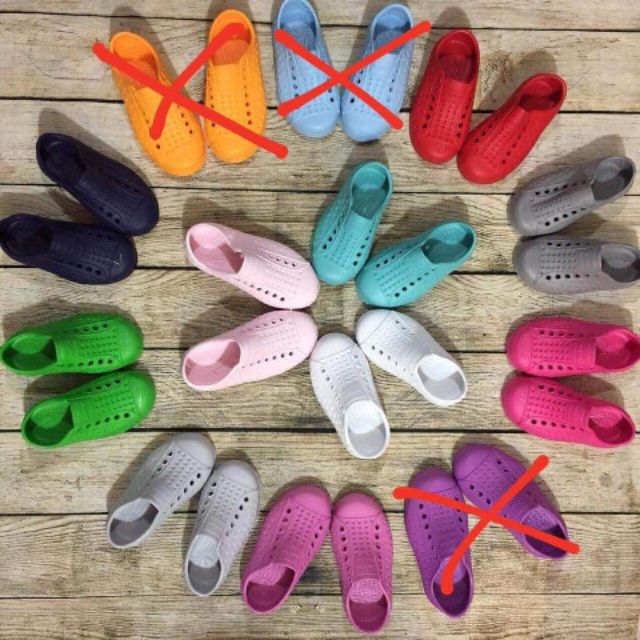 Giày native nhựa mềm | BigBuy360 - bigbuy360.vn