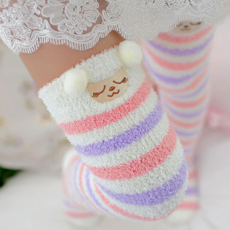 Đôi Tất Cotton Dài Họa Tiết Sọc Xinh Xắn Cho Nữ