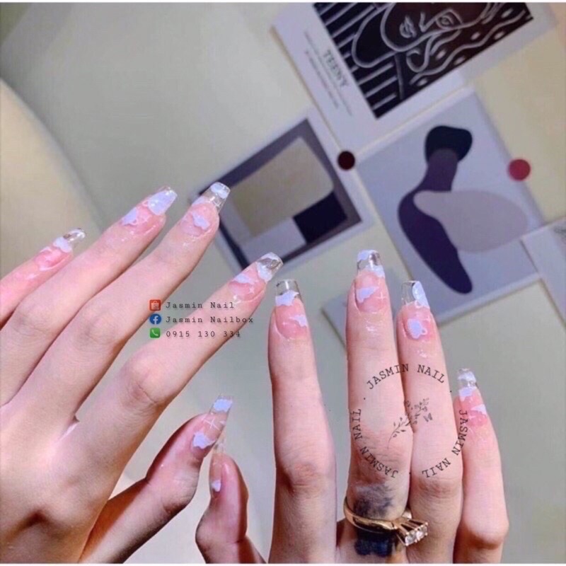 Nailbox thiết kế móng úp sẵn mẫu vẽ mây