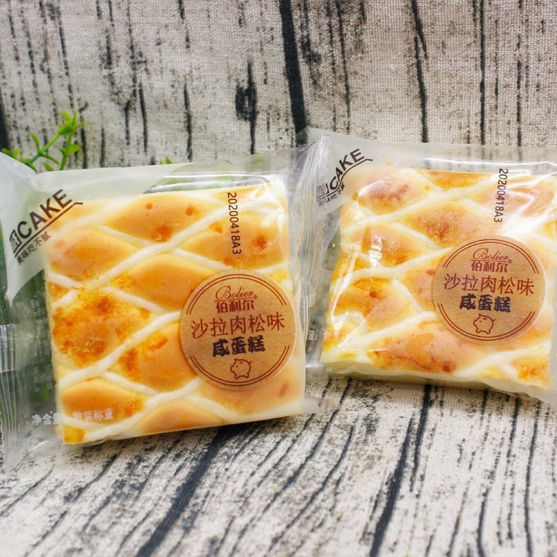 Bánh bông lan vuông phomai chà bông ( 1 cái ) bolier tem heo