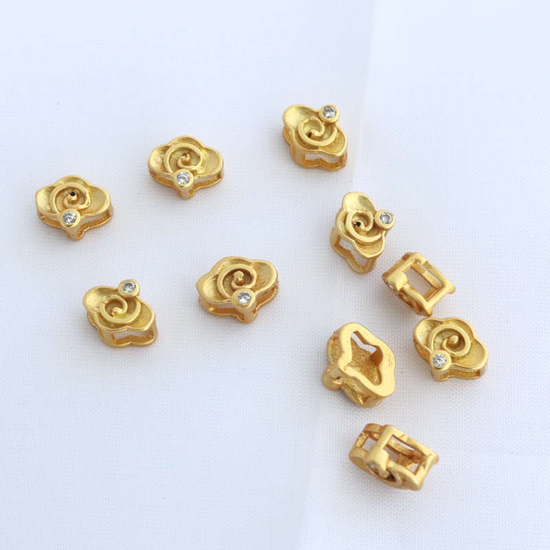 Vòng cổ Mạ Vàng 18k Mặt Hình Đám Mây Đính Đá Zircon Thời Trang