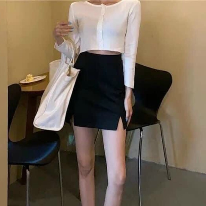 Chân váy ngắn chữ a xẻ tà đùi trước màu đen thiết kế công sở - CV08