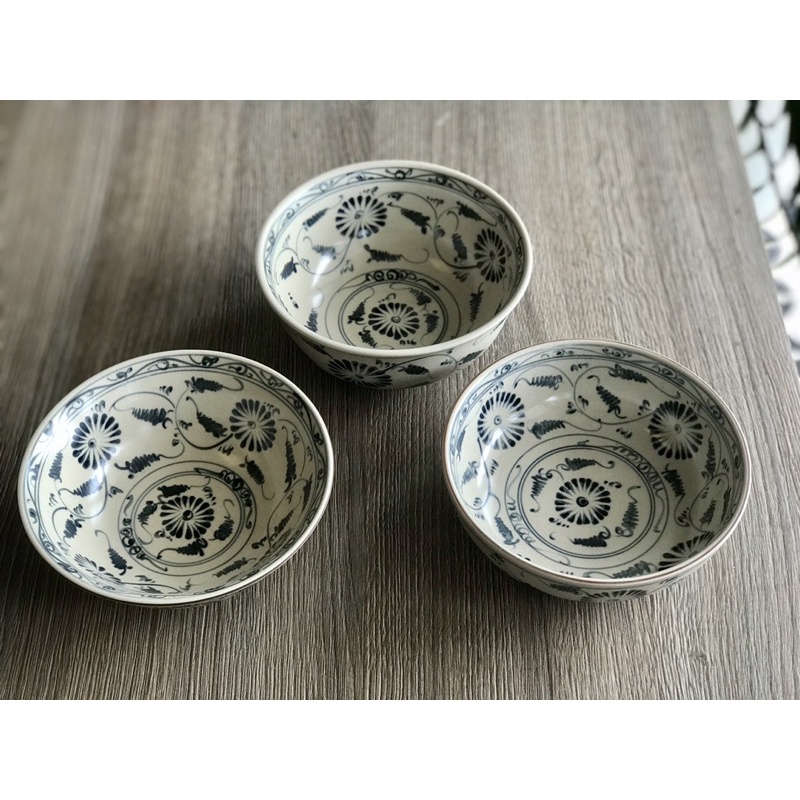 Bát tô men rạn cổ Bát Tràng hoạ tiết hoa cúc dây chàm vẽ tay