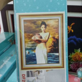 Tranh đính đá cô gái bê bình nước tuyệt đẹp kt 58*70 cm (hình thật)