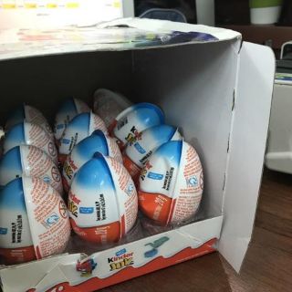 Trứng  Kinder Joy nam/ nữ có đồ chơi