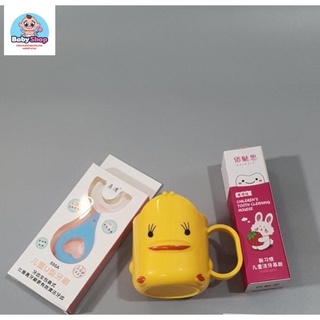 Combo chăm sóc răng miệng cho bé gồm bàn chải U + cốc đánh răng + kem đánh răng