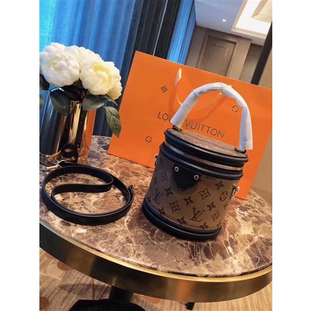 Túi xách nữ đeo chéo cặp lồng họa tiết hoa lv. sang chảnh hót hít