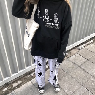 Not alice in wonderland black
