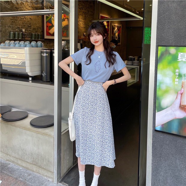 Set áo phông phối chân váy hoa nhí lụa dáng dài, phong cách nàng thơ hàn quốc 2202s02