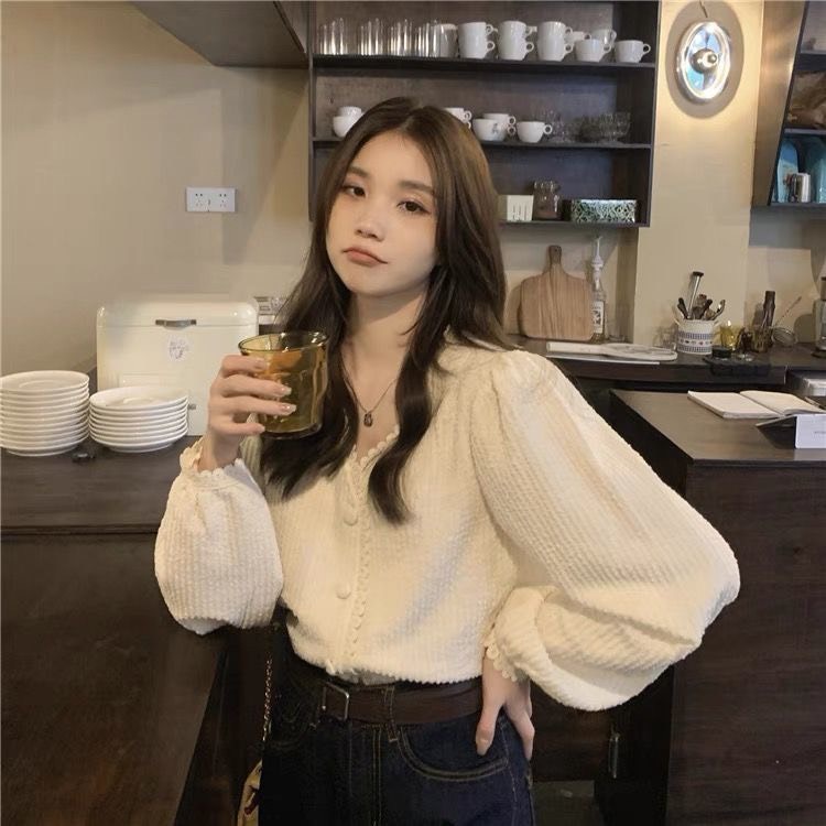 Áo sơ mi dài tay viền xoăn cổ V đính nút vintage cực xinh