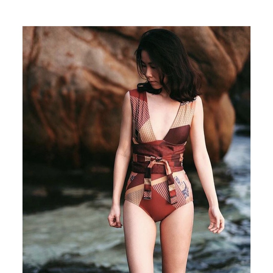 Sexy one-piece swimsuits create a slim figure for women