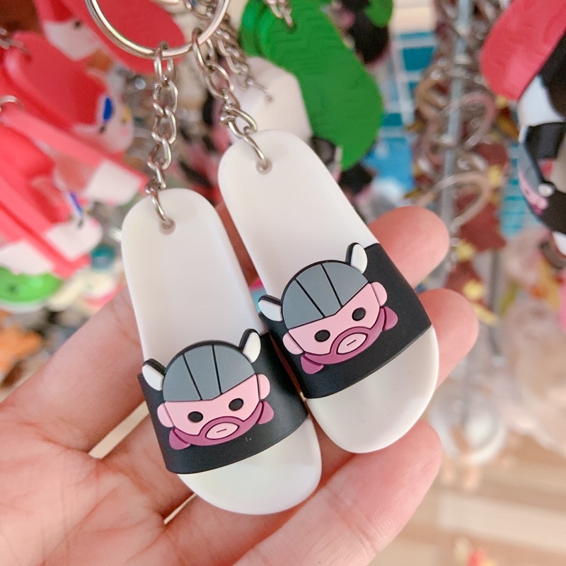 Móc khoá đôi dép cute.