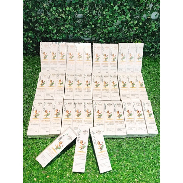 Chai xịt giảm đau họng keo ong Vitatree | BigBuy360 - bigbuy360.vn