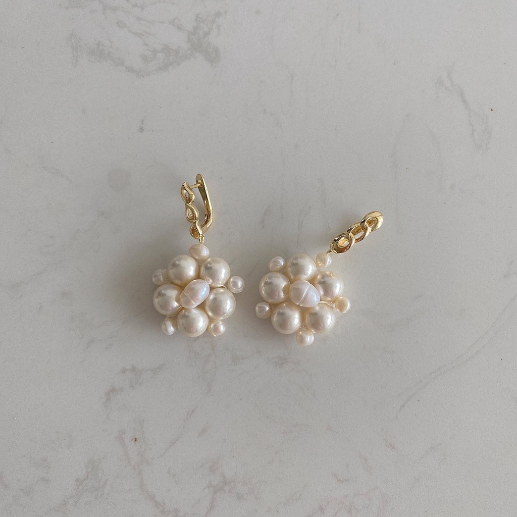 Lily Pearl Earrings | Khuyên Tai Đính Hạt Không Gỉ Phong Cách Hàn Quốc Cá Tính