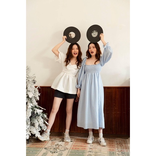 Áo trắng cột nơ lưng Dottie