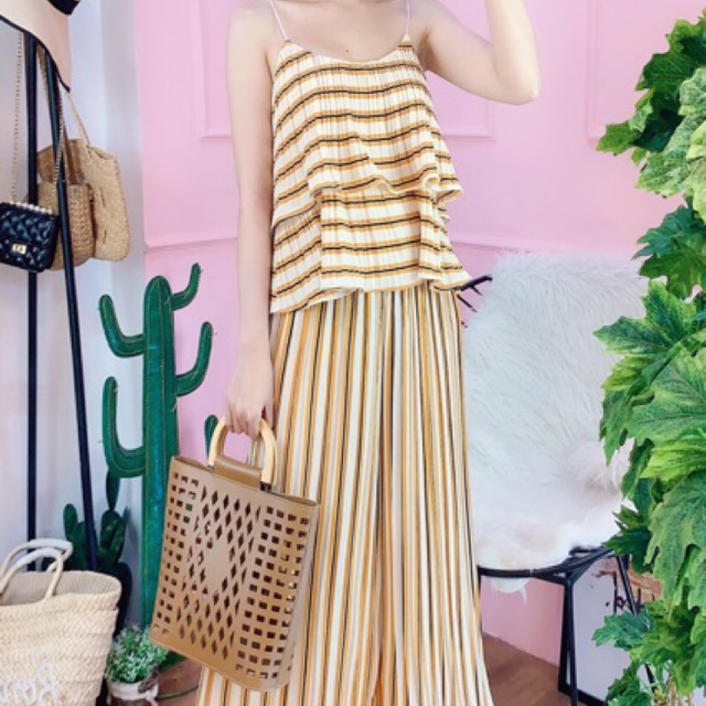 Set áo hai dây quần ống rộng sang trọng | BigBuy360 - bigbuy360.vn