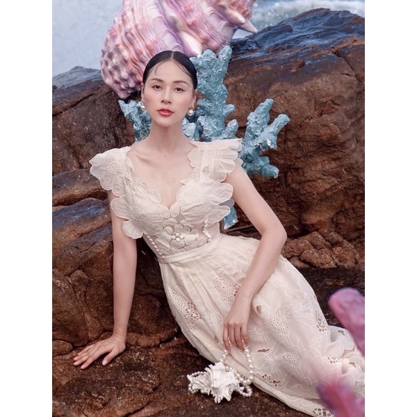Đầm Ren Thêu Màu Nude