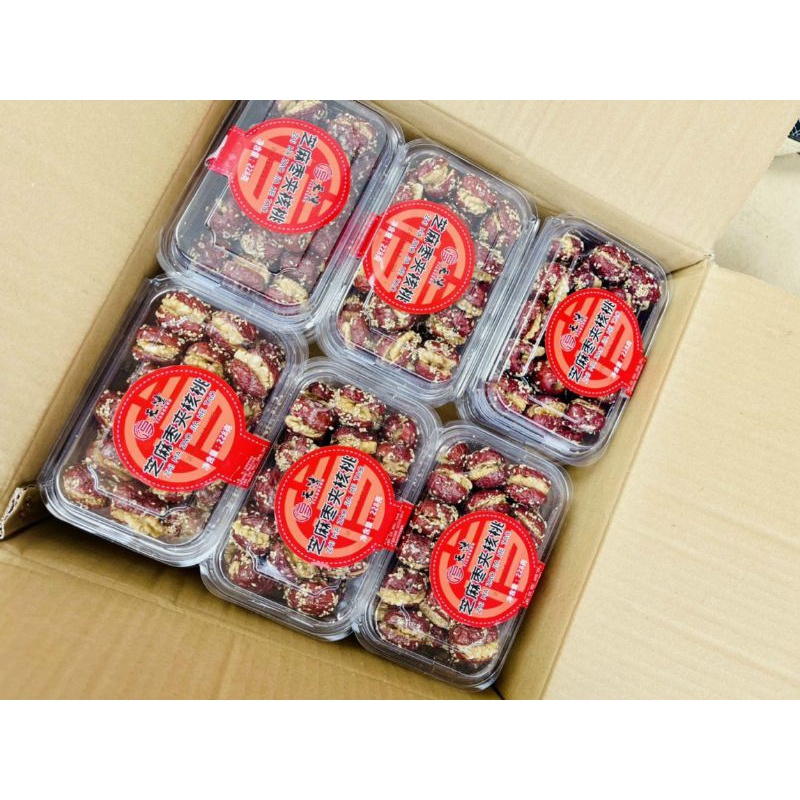 [Hàng sẵn] Táo kẹp óc chó tẩm mật ong rắc vừng hộp 228g