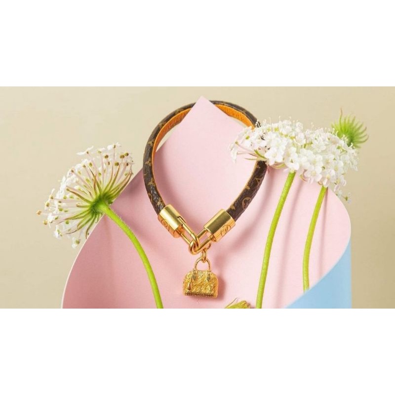 Vòng tay Louis Vuitton da canvas LV