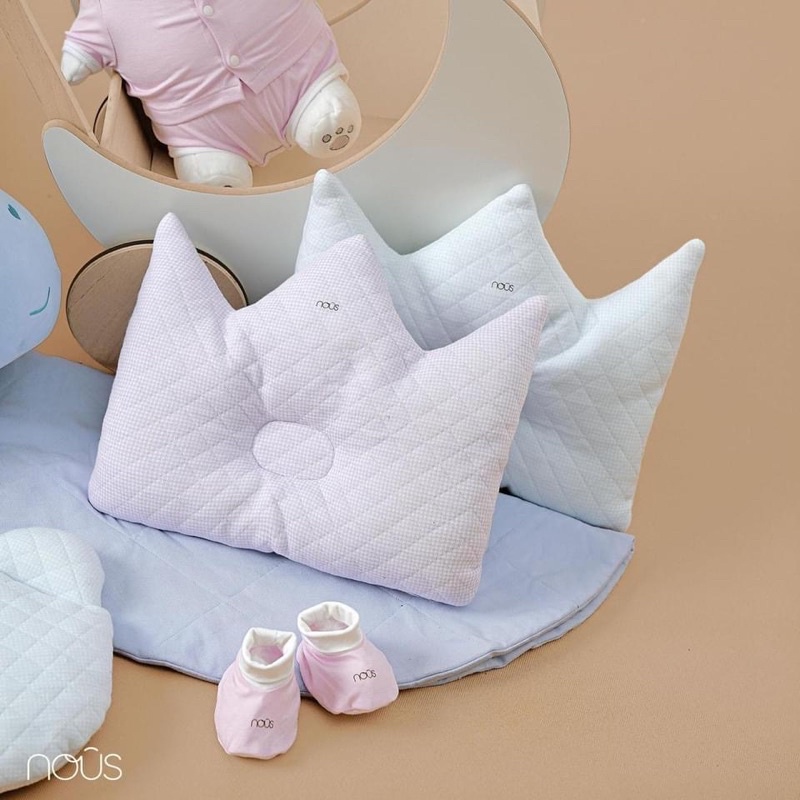 Gối ngủ cotton hình vương miện cho bé Nous, gối bông họa tiết chất liệu mềm mại - Monnie Kids