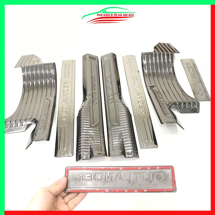 Ốp bậc cửa nẹp bước chân TITAN ô tô Outlander chống trầy bảo vệ xe