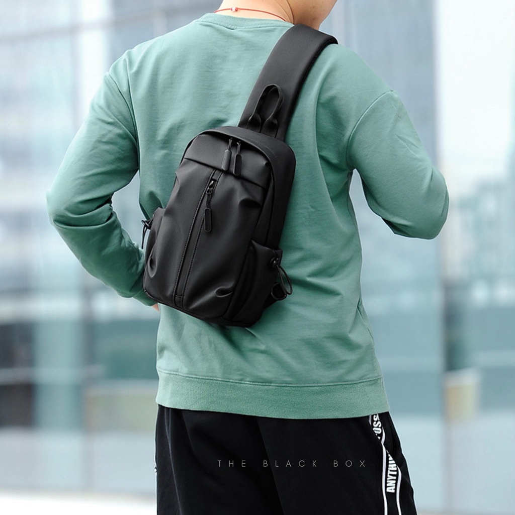 Túi Đeo Chéo Nam Chống Nước Thể Thao Vải Mềm Mịn, Balo Một Quai Ngăn Chứa Rộng Rãi Đựng iPad - The Black Box