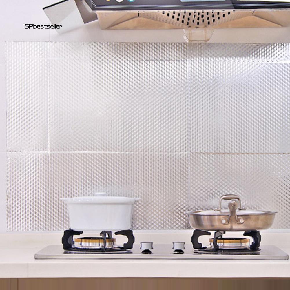 Miếng dán tường phủ màng nhôm chống thấm nước tiện dụng cho nhà bếp