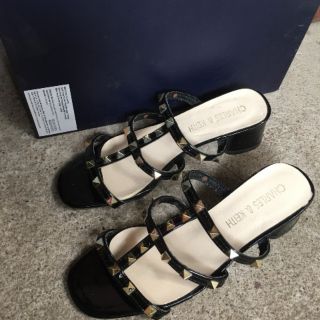 Dép đọn valentino