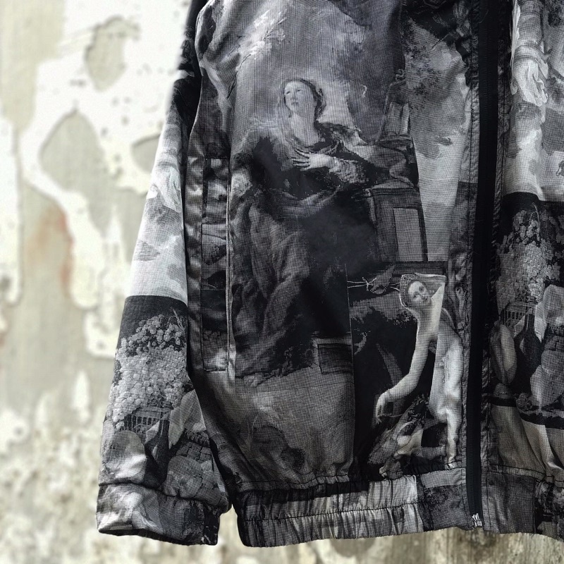 ÁO GIÓ “THIÊN THẦN NGÃ NGỬA”