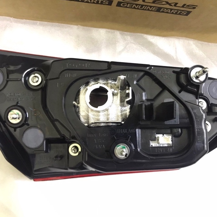Đèn hậu trong cốp Toyota Camry  chính hãng - Mã  giá tốt