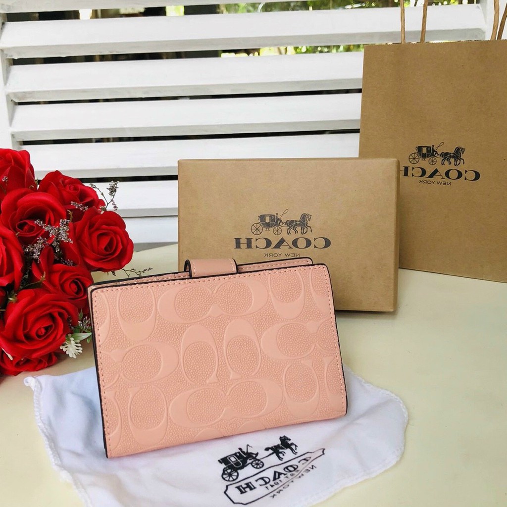 Ví Coách Medium Corner Zip F25937